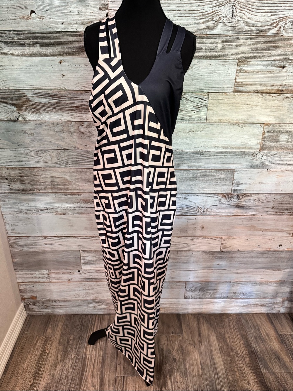 Amazon Black & Tan Geometric Maxi Dress - Sleeveless V-Neck